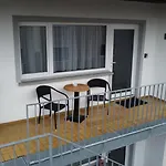 Appartement Crown Living Basic - Zentrale Mit Wlan, Kostenloser Parkplatz, Self Check-in, Ideal Fuer Feriengaeste Und Geschaeftsreisende