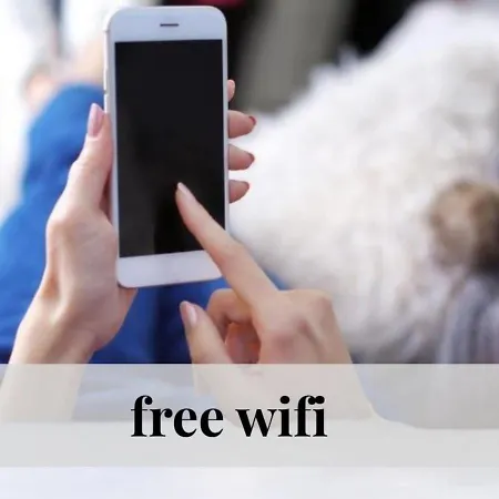 Crown Living Basic - Zentrale Mit Wlan, Kostenloser Parkplatz, Self Check-in, Ideal Fuer Feriengaeste Und Geschaeftsreisende