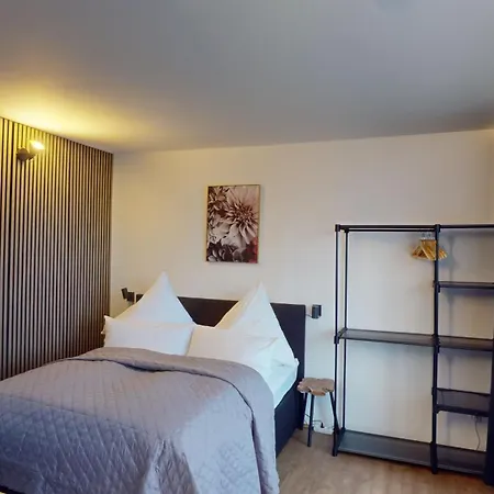 Crown Living Basic - Zentrale Mit Wlan, Kostenloser Parkplatz, Self Check-in, Ideal Fuer Feriengaeste Und Geschaeftsreisende *