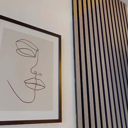 Crown Living Basic - Zentrale Mit Wlan, Kostenloser Parkplatz, Self Check-in, Ideal Fuer Feriengaeste Und Geschaeftsreisende Lägenhet