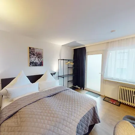 Crown Living Basic - Zentrale Mit Wlan, Kostenloser Parkplatz, Self Check-in, Ideal Fuer Feriengaeste Und Geschaeftsreisende *