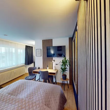 Crown Living Basic - Zentrale Mit Wlan, Kostenloser Parkplatz, Self Check-in, Ideal Fuer Feriengaeste Und Geschaeftsreisende *