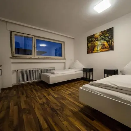 Apartment Crown Living Basic - Zentrale Mit Wlan, Kostenloser Parkplatz, Self Check-in, Ideal Fuer Feriengaeste Und Geschaeftsreisende