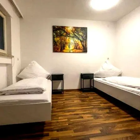 Apartment Crown Living Basic - Zentrale Mit Wlan, Kostenloser Parkplatz, Self Check-in, Ideal Fuer Feriengaeste Und Geschaeftsreisende