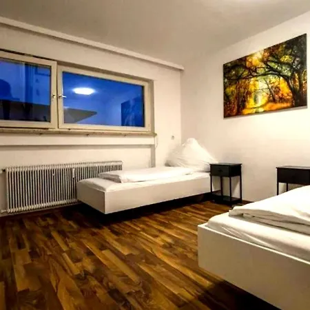 Crown Living Basic - Zentrale Mit Wlan, Kostenloser Parkplatz, Self Check-in, Ideal Fuer Feriengaeste Und Geschaeftsreisende