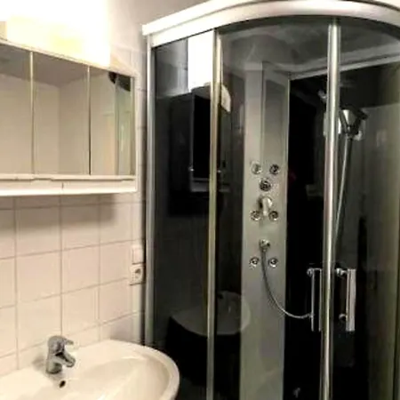 Crown Living Basic - Zentrale Mit Wlan, Kostenloser Parkplatz, Self Check-in, Ideal Fuer Feriengaeste Und Geschaeftsreisende