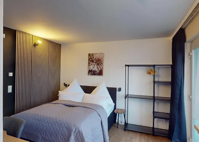 Crown Living Basic - Zentrale Mit Wlan, Kostenloser Parkplatz, Self Check-in, Ideal Fuer Feriengaeste Und Geschaeftsreisende *