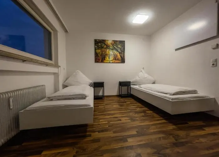 Crown Living Basic - Zentrale Mit Wlan, Kostenloser Parkplatz, Self Check-in, Ideal Fuer Feriengaeste Und Geschaeftsreisende Lägenhet *