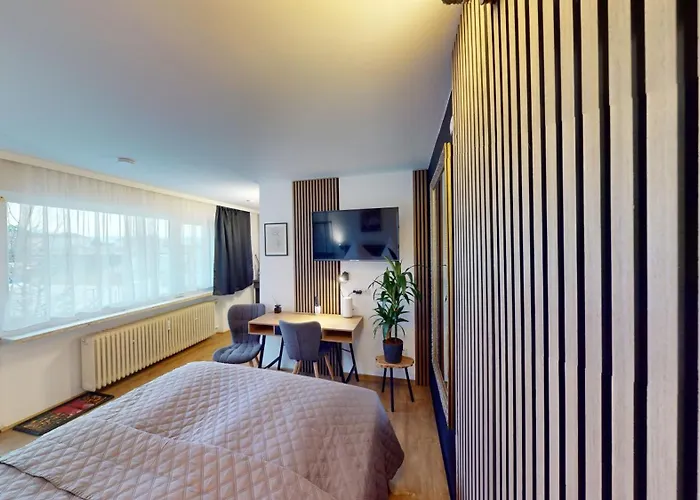 Crown Living Basic - Zentrale Mit Wlan, Kostenloser Parkplatz, Self Check-in, Ideal Fuer Feriengaeste Und Geschaeftsreisende *